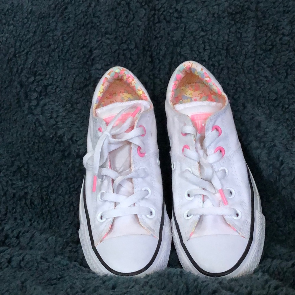 Low top Converse Tennis Shoes